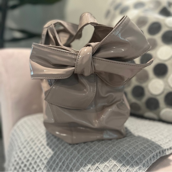 VALENTINO Nuage Patent Leather Bow Bag - Nude - Picture 3 of 6